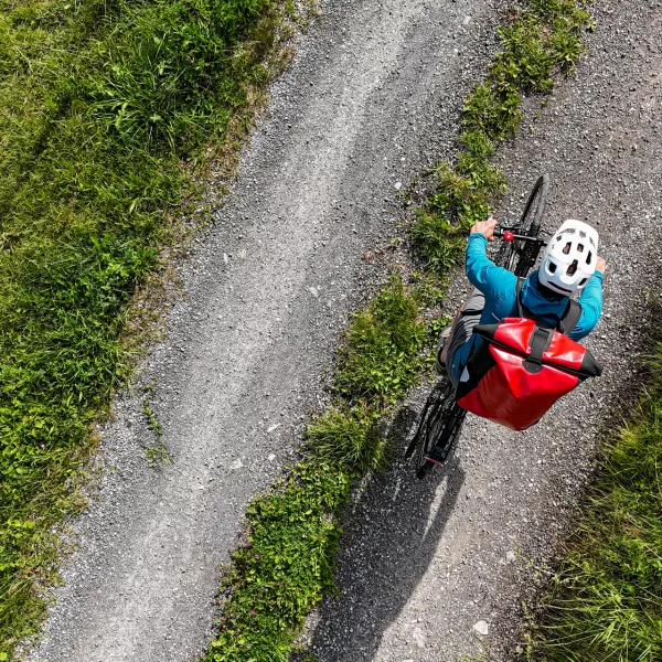 mit dem Fahrrad auf dem Weg zu einem Hausbesuch in Ulm
